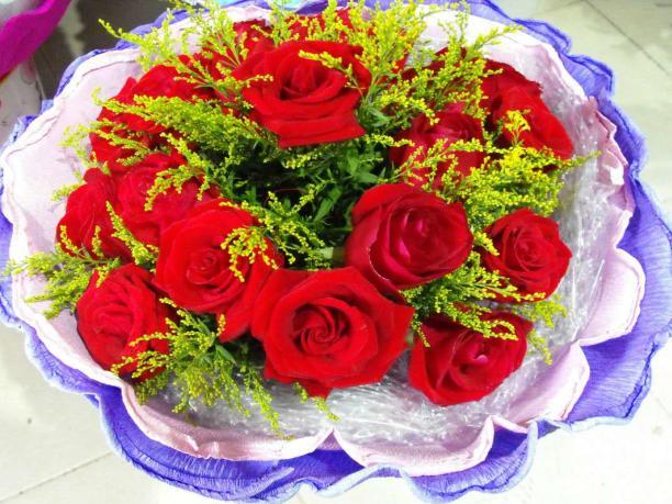 套餐内容   定陶县欣欣花卉销售中心主营各种节日礼盒,玫瑰,康乃馨